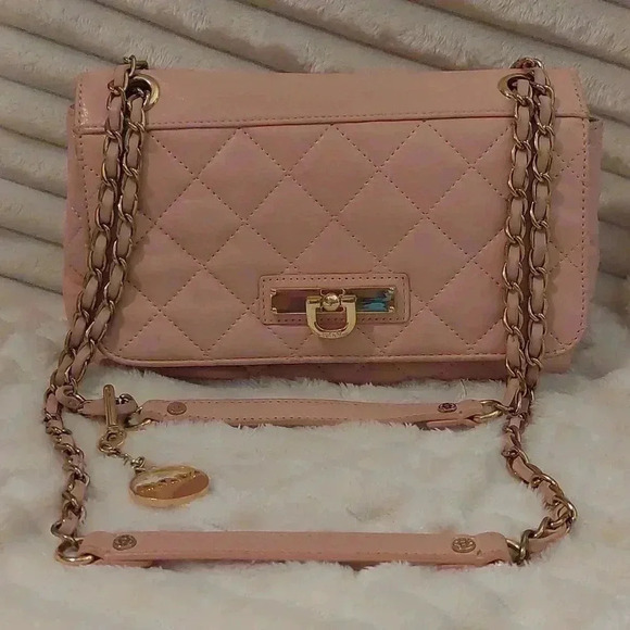 Dkny Handbags - EUC DKNY PINK CROSSBODY VEGAN LEATHER HANDBAG PURSE